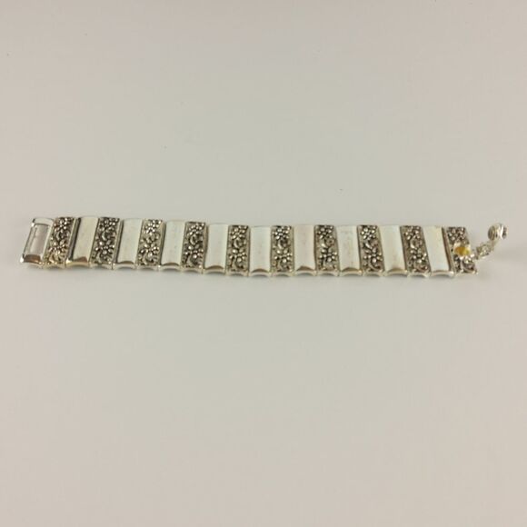 Fashion silvertone bracelet with Floral Accent - Picture 3 of 8
